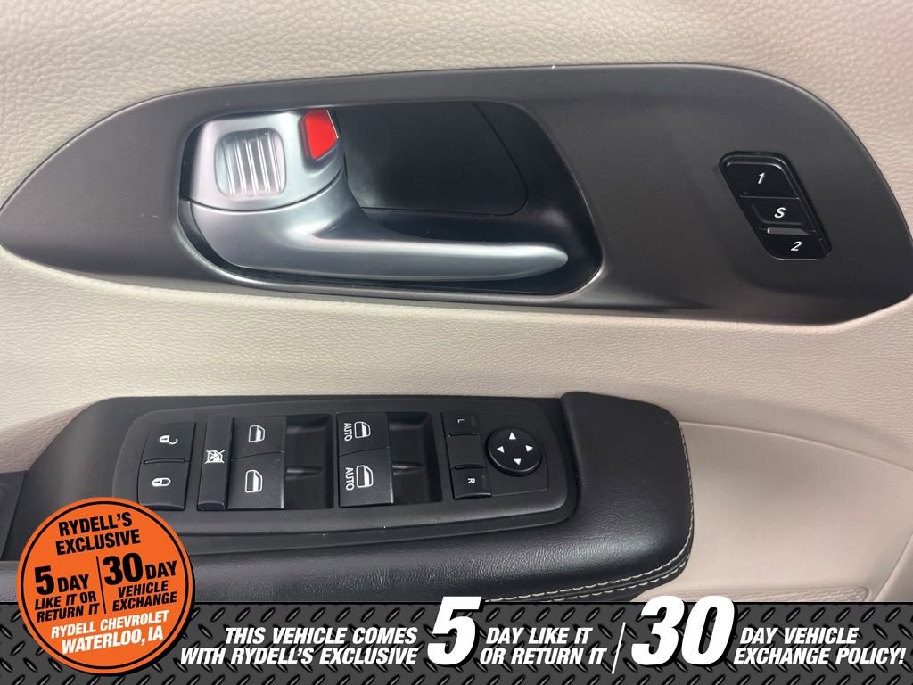 Used 2024 Chrysler Pacifica Touring-L FWD image 28