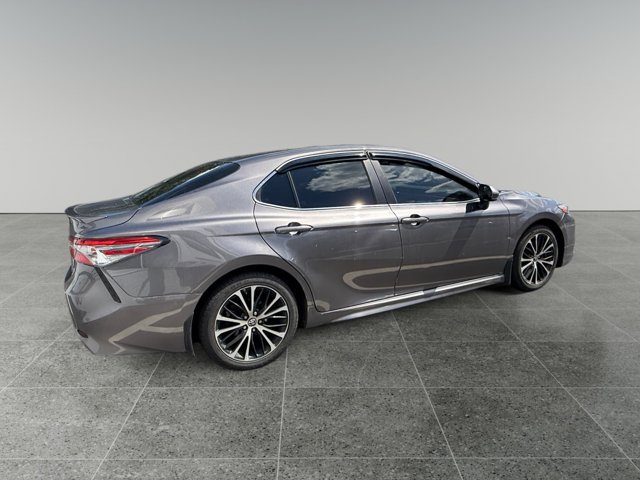 Used 2018 Toyota Camry SE w/ Moonroof Package FWD image 5