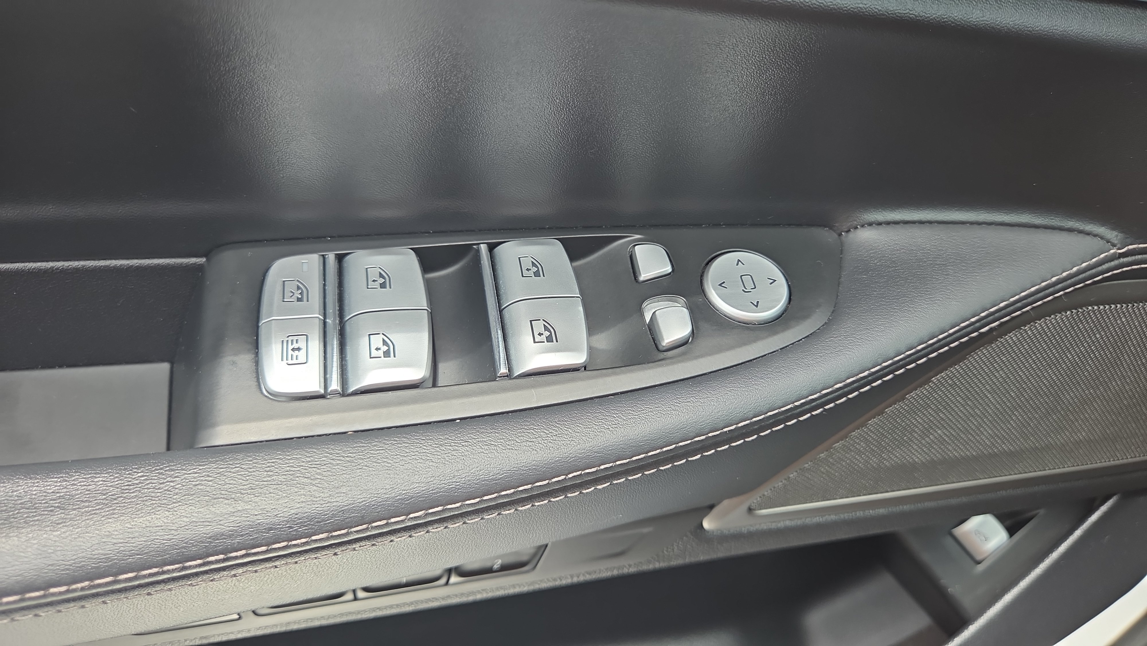 Used 2020 BMW 740i w/ M Sport Package RWD image 34