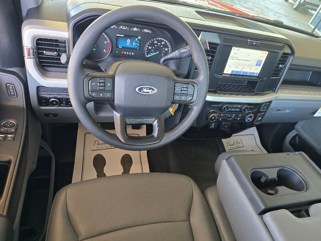 New 2025 Ford F550 4x4 Regular Cab Super Duty image 3