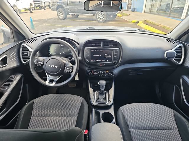Used 2025 Kia Soul LX w/ LX Technology Package FWD image 10