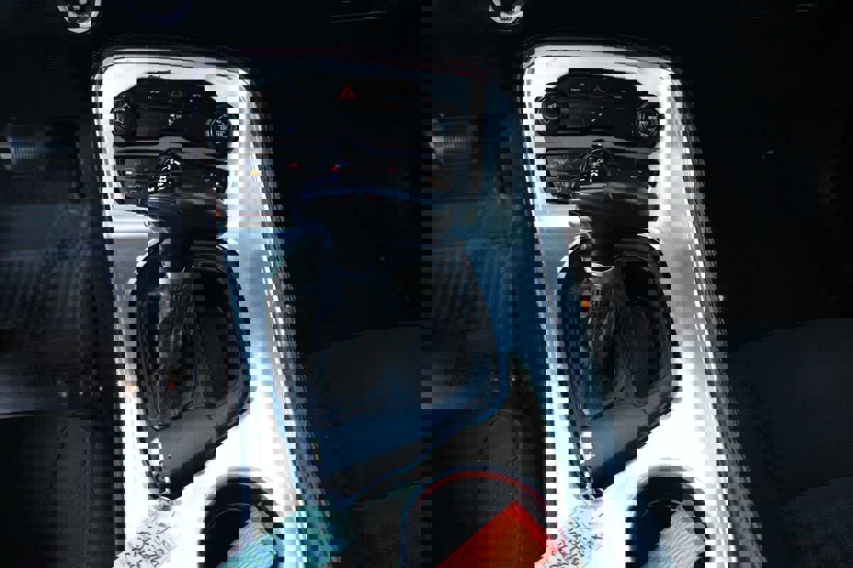 Used 2016 Dodge Challenger SXT image 23