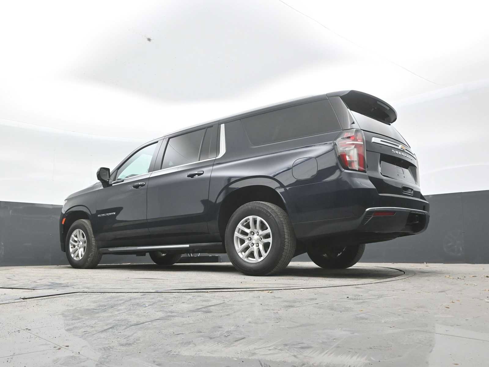 Used 2022 Chevrolet Suburban LS AWD/4WD image 39
