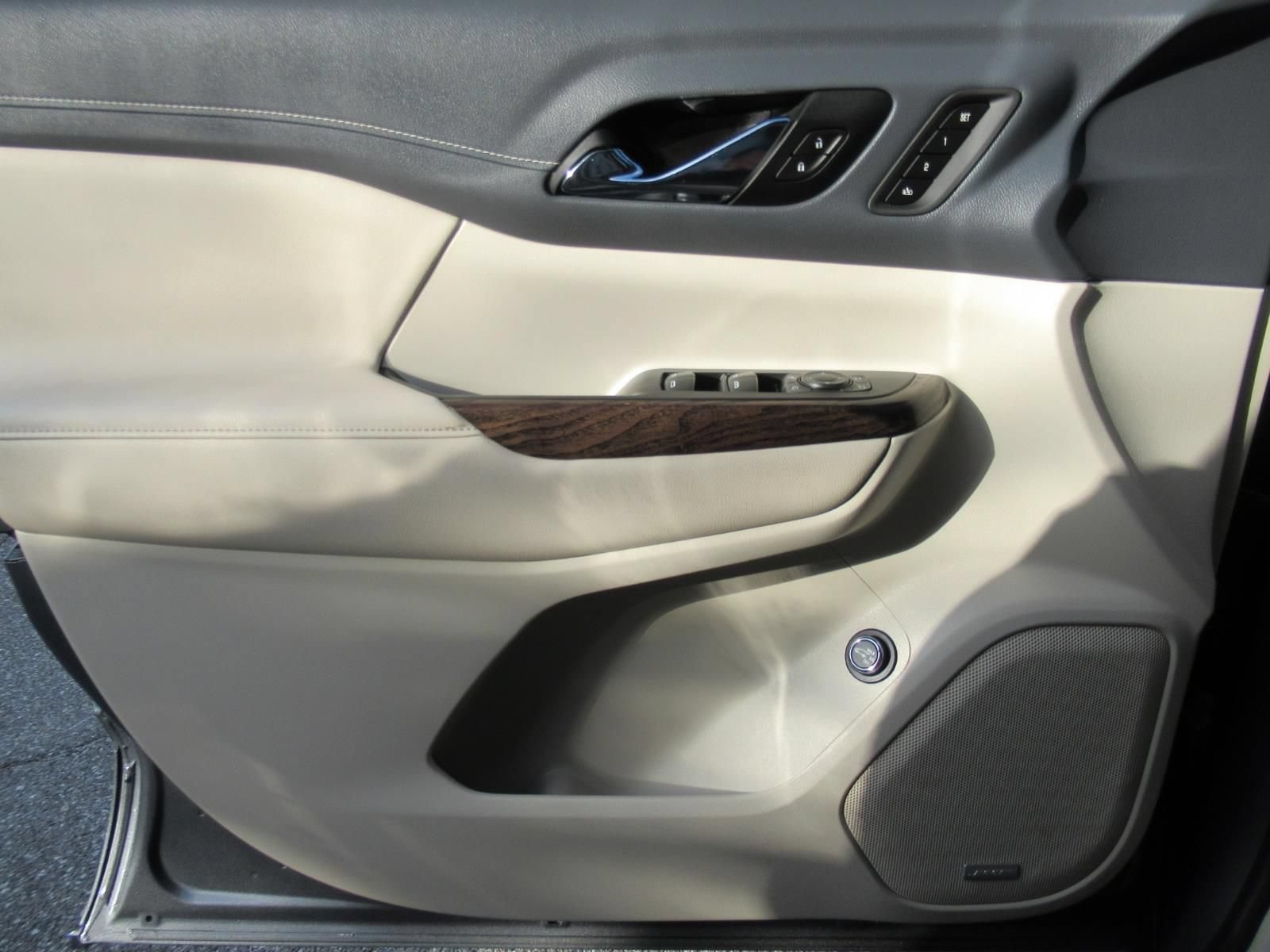 Used 2021 GMC Acadia Denali w/ Denali Technology Package FWD image 21