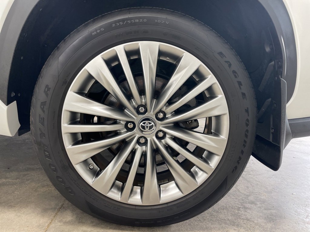 Used 2024 Toyota Highlander Platinum image 14