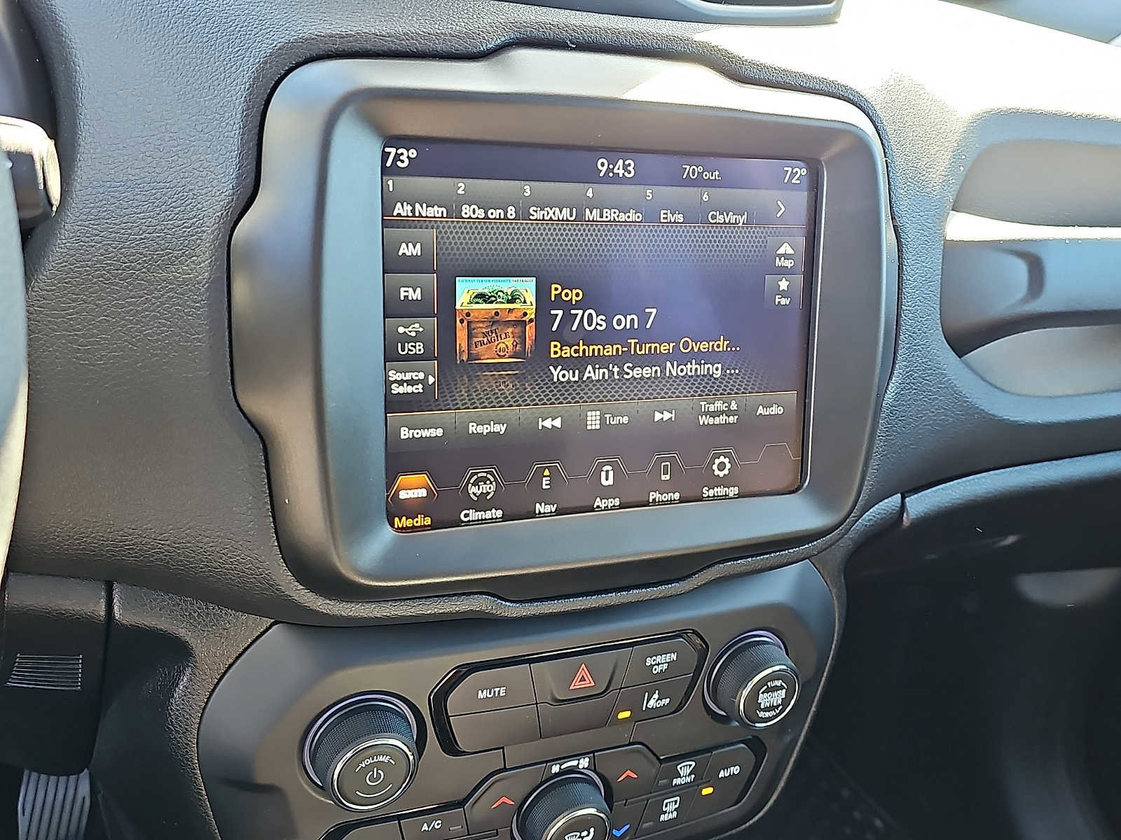 Used 2023 Jeep Renegade Latitude w/ Sun/Sound Group AWD/4WD image 18