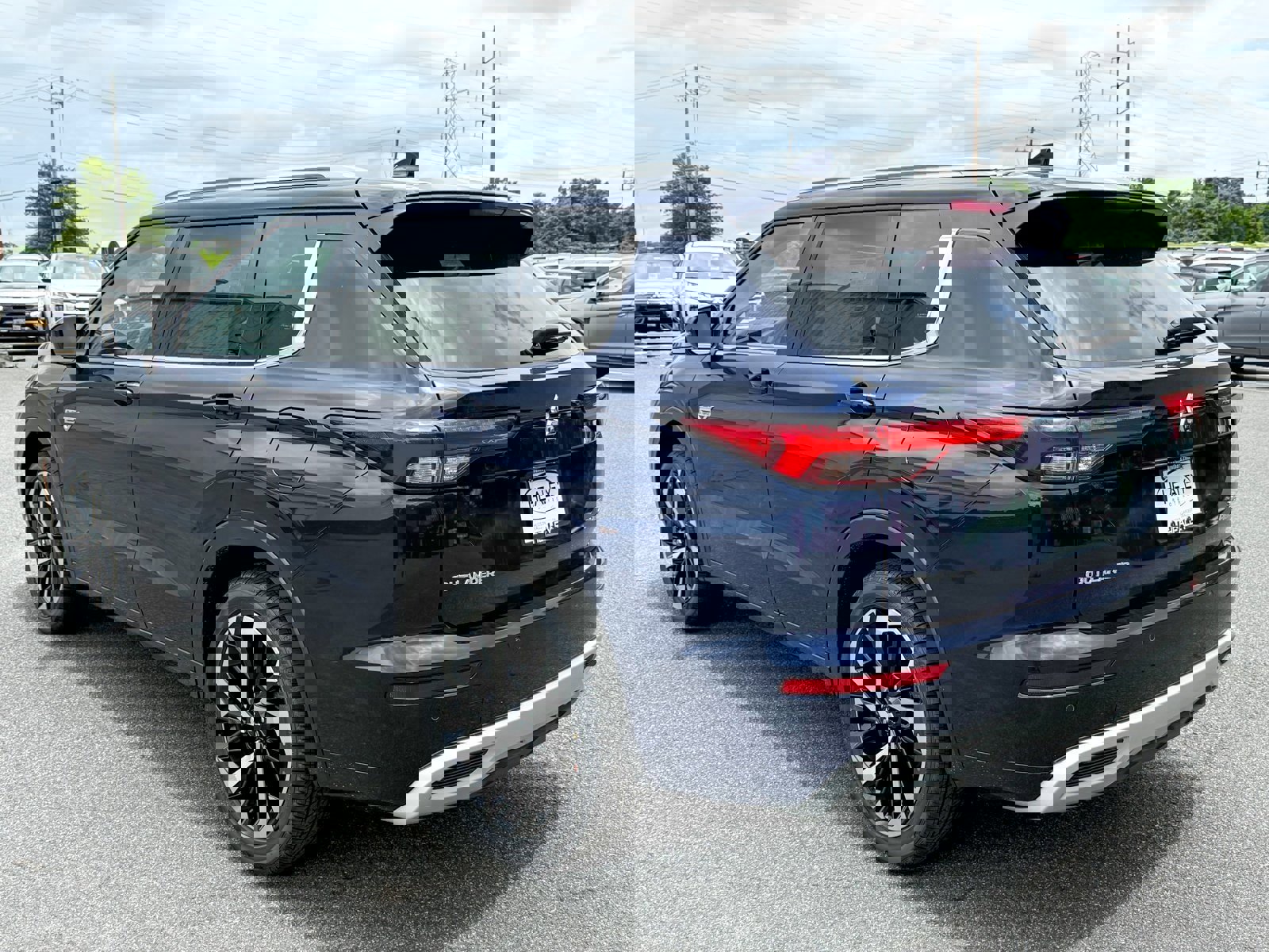 New 2025 Mitsubishi Outlander 4WD Plug-In Hybrid image 2