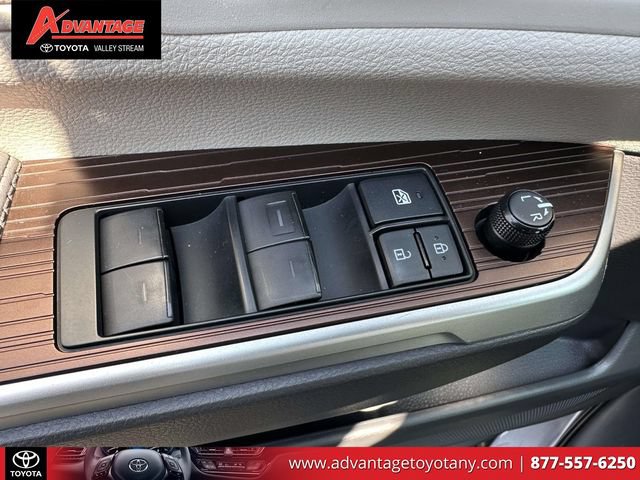 Used 2022 Toyota Sienna XLE w/ XLE Plus Package FWD image 20