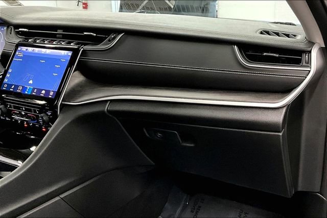 Used 2024 Jeep Grand Cherokee Limited w/ Black Appearance Package image 19