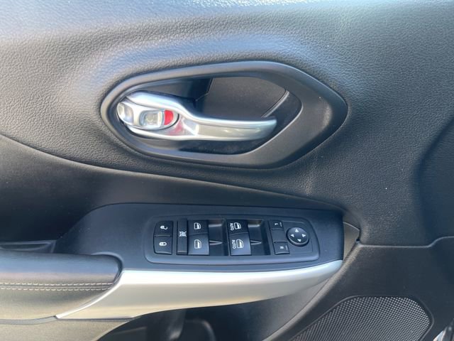 Used 2018 Jeep Cherokee Latitude Plus image 24