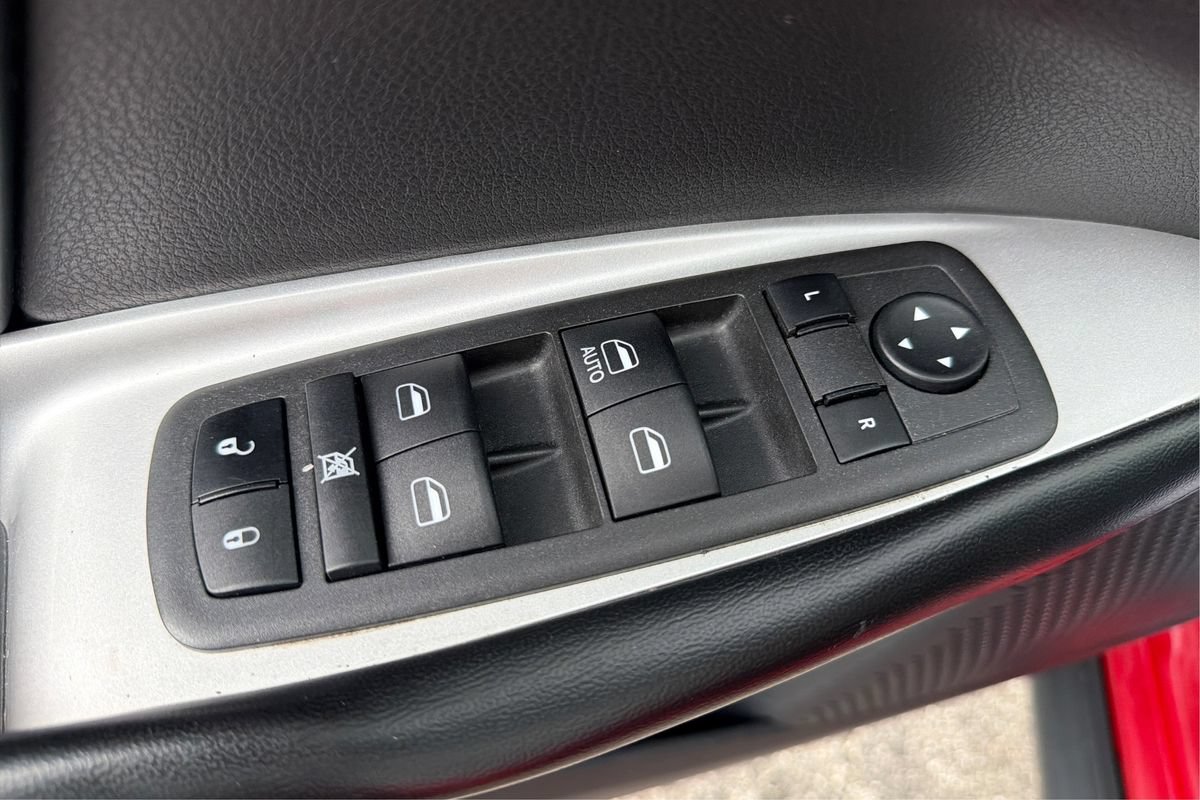 Used 2020 Dodge Journey SE w/ SE Popular Equipment Group FWD image 33
