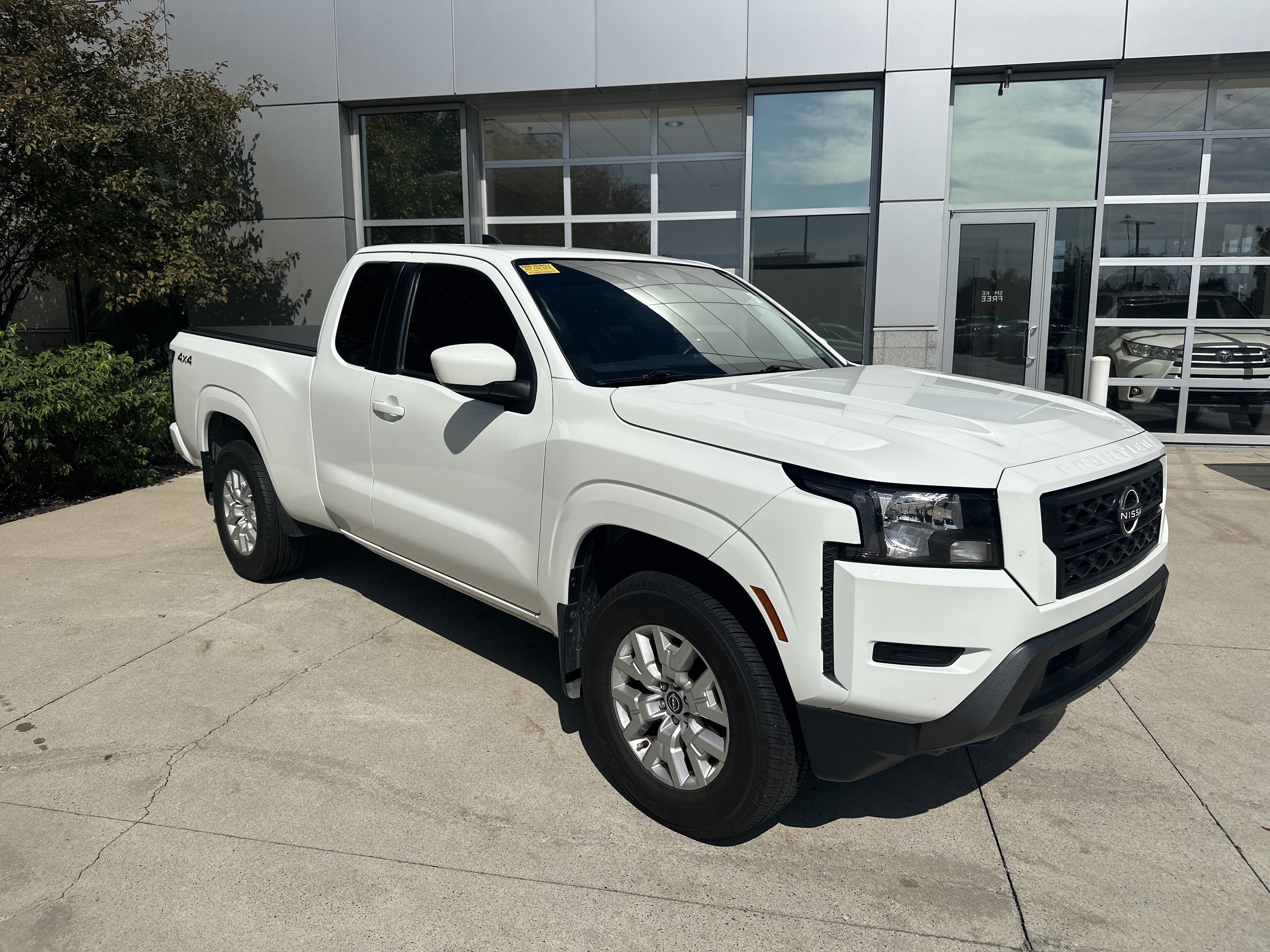 Used 2022 Nissan Frontier SV w/ Technology Package AWD/4WD image 2