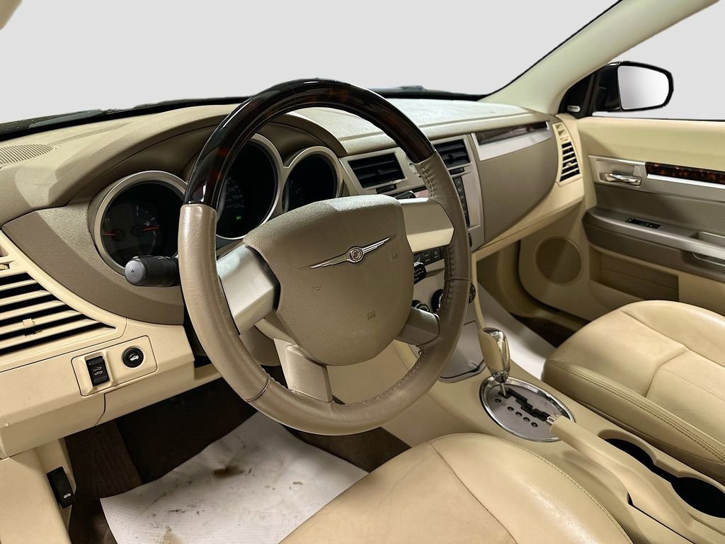 Used 2010 Chrysler Sebring Limited image 10