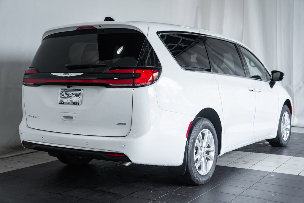 New 2026 Chrysler Pacifica Select AWD/4WD image 4