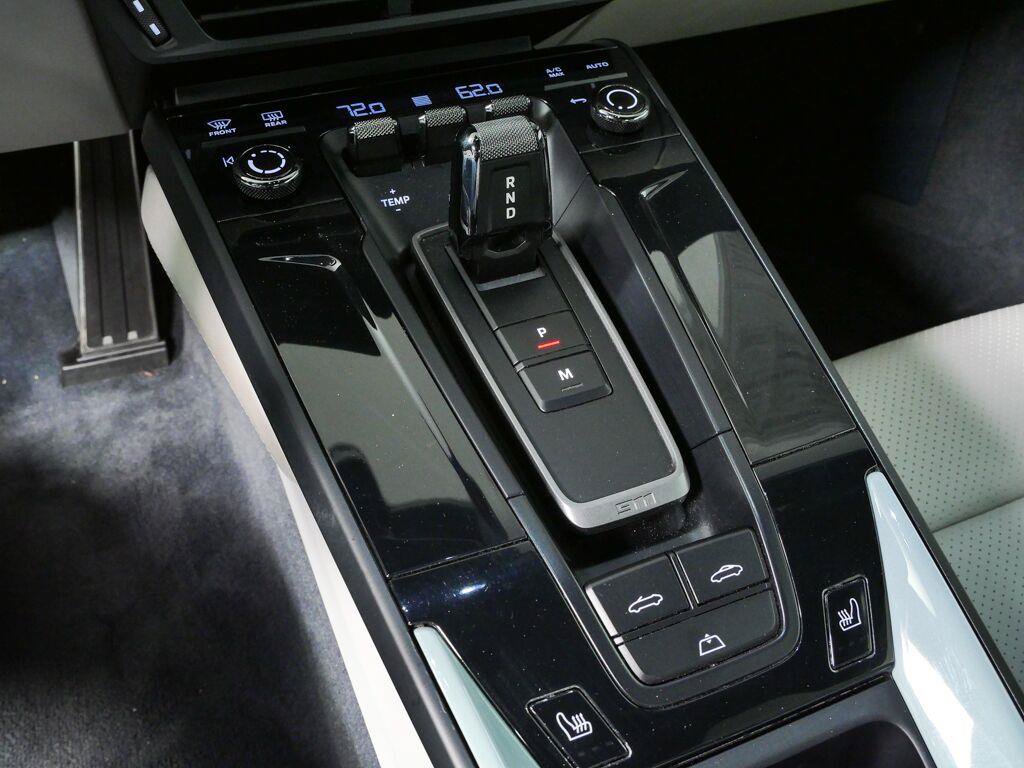 Certified 2025 Porsche 911 Carrera RWD image 18