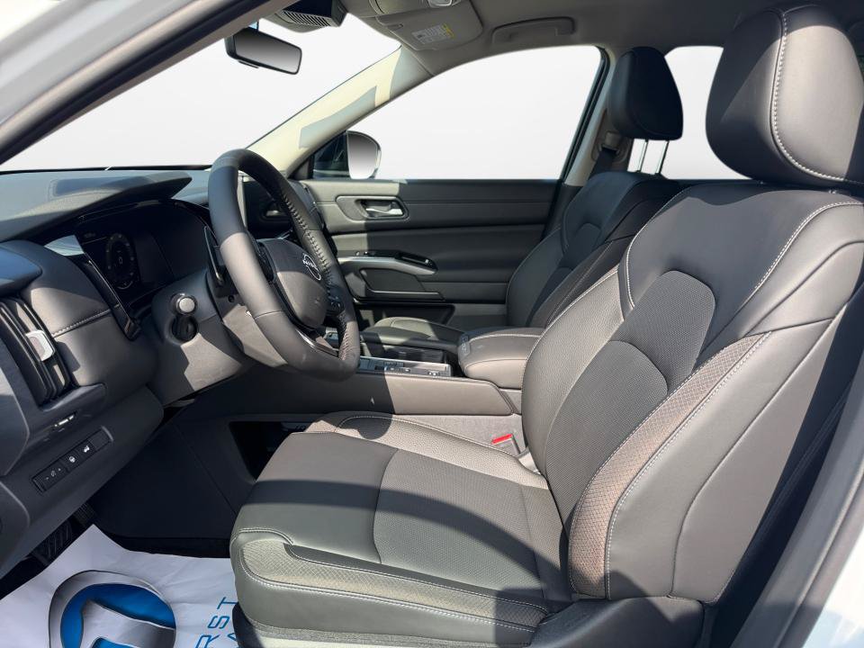 New 2026 Nissan Pathfinder SL FWD image 9