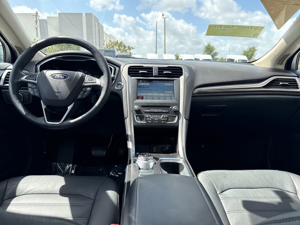 Used 2018 Ford Fusion SE w/ Fusion SE Technology Package image 5