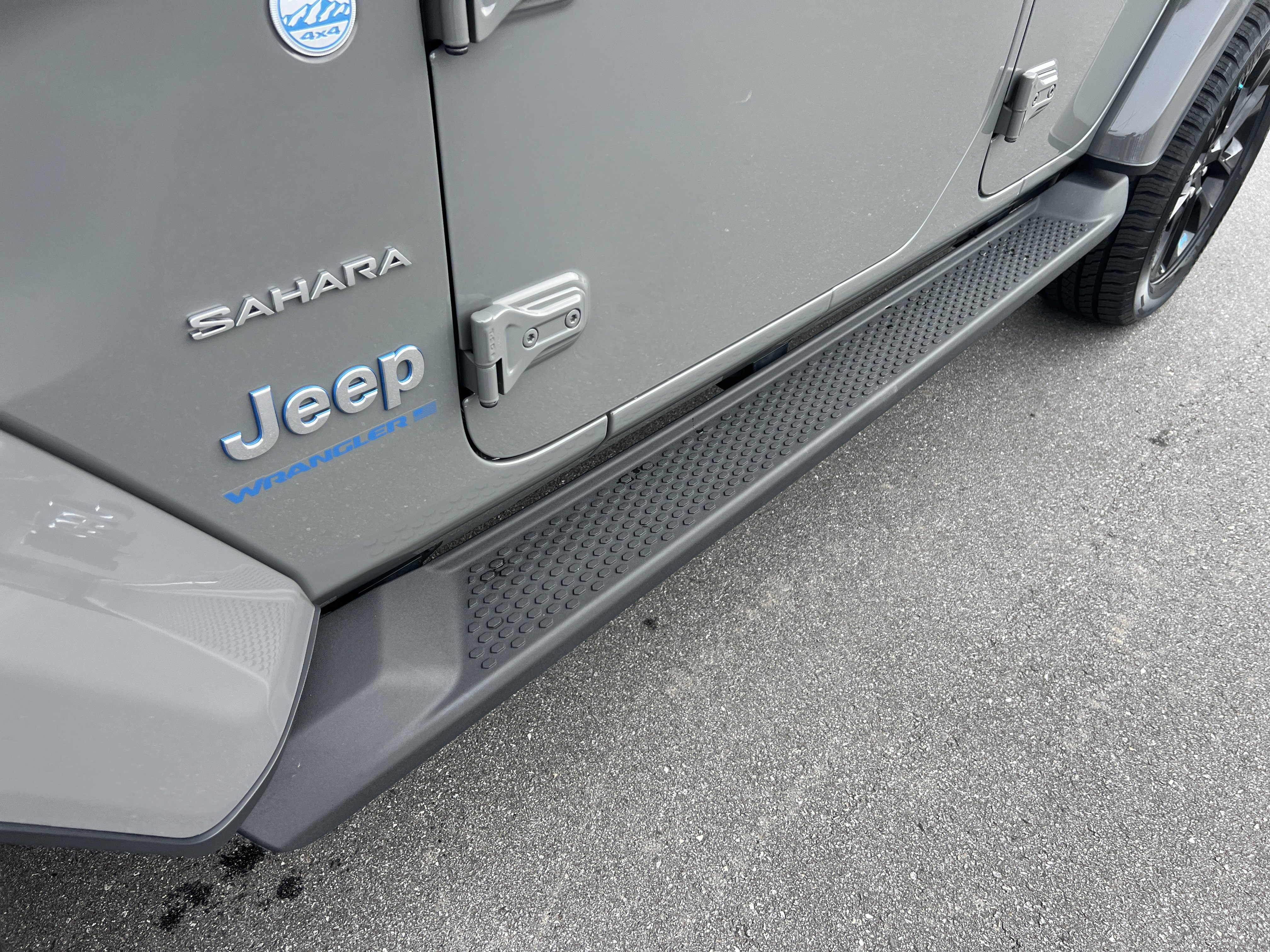 Used 2023 Jeep Wrangler Sahara w/ Cold Weather Group image 14