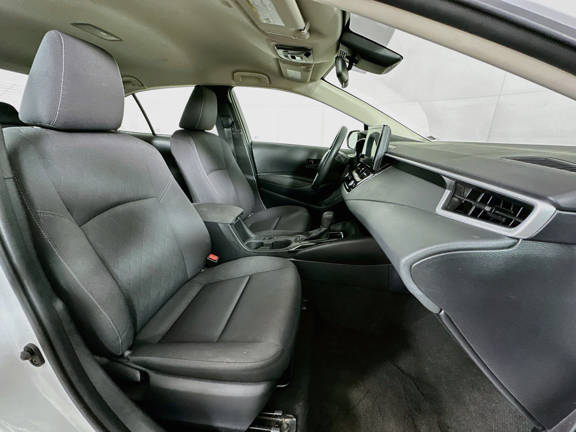 Used 2025 Toyota Corolla LE FWD image 28