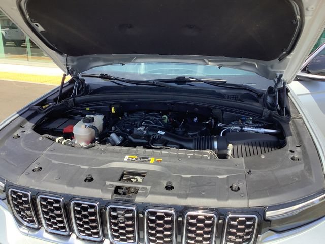 Used 2024 Jeep Grand Cherokee Summit AWD/4WD image 46