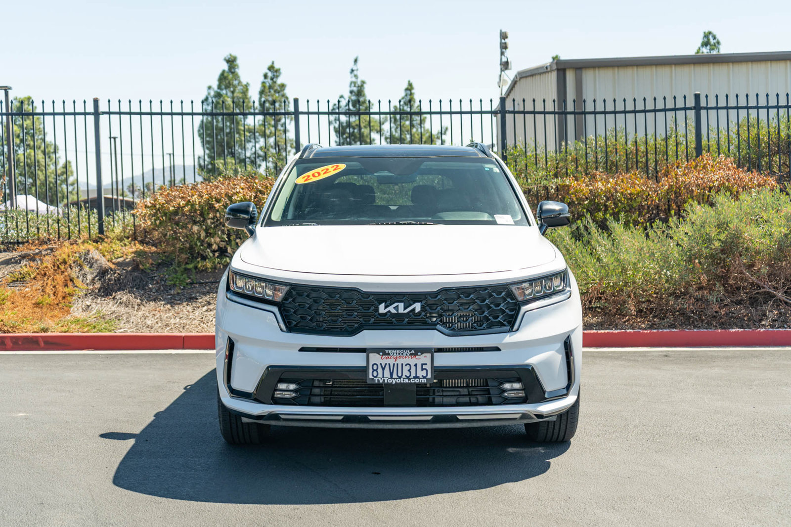 Used 2022 Kia Sorento EX w/ Panoramic Sunroof Package FWD image 2