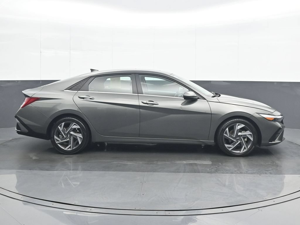 Used 2025 Hyundai Elantra SEL FWD image 7