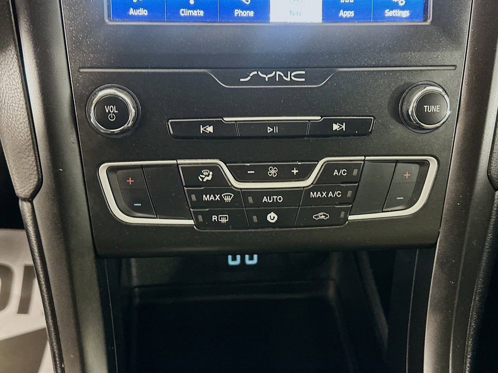 Used 2020 Ford Fusion SE w/ Equipment Group 151A image 16