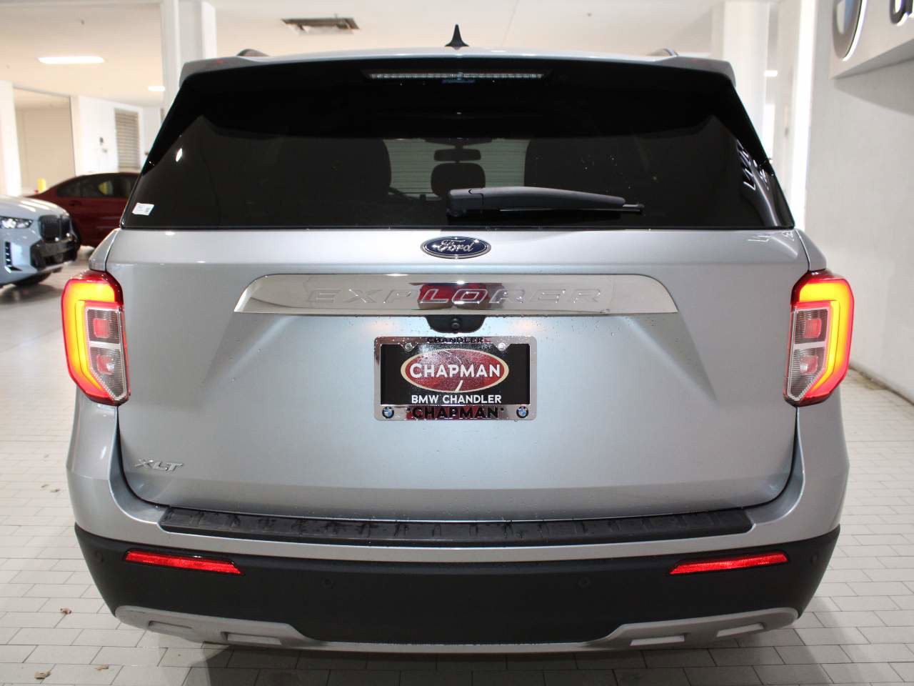 Used 2022 Ford Explorer XLT w/ Equipment Group 202A image 6