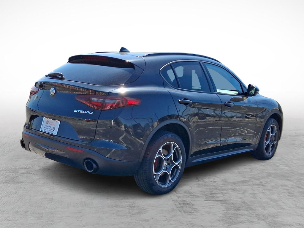 Used 2023 Alfa Romeo Stelvio Sprint image 5