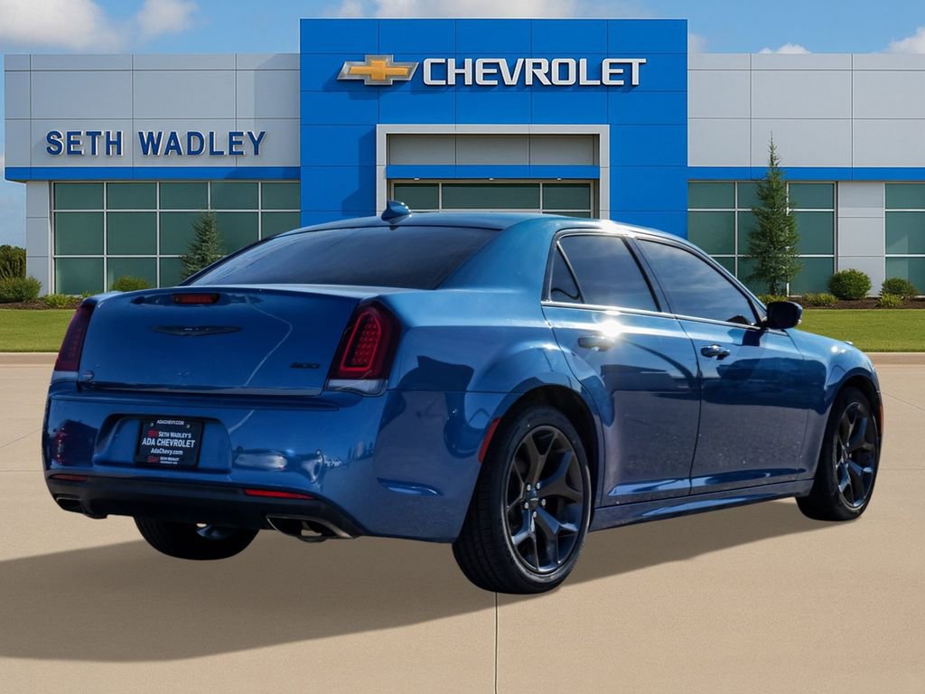 Used 2022 Chrysler 300 Touring L RWD image 7