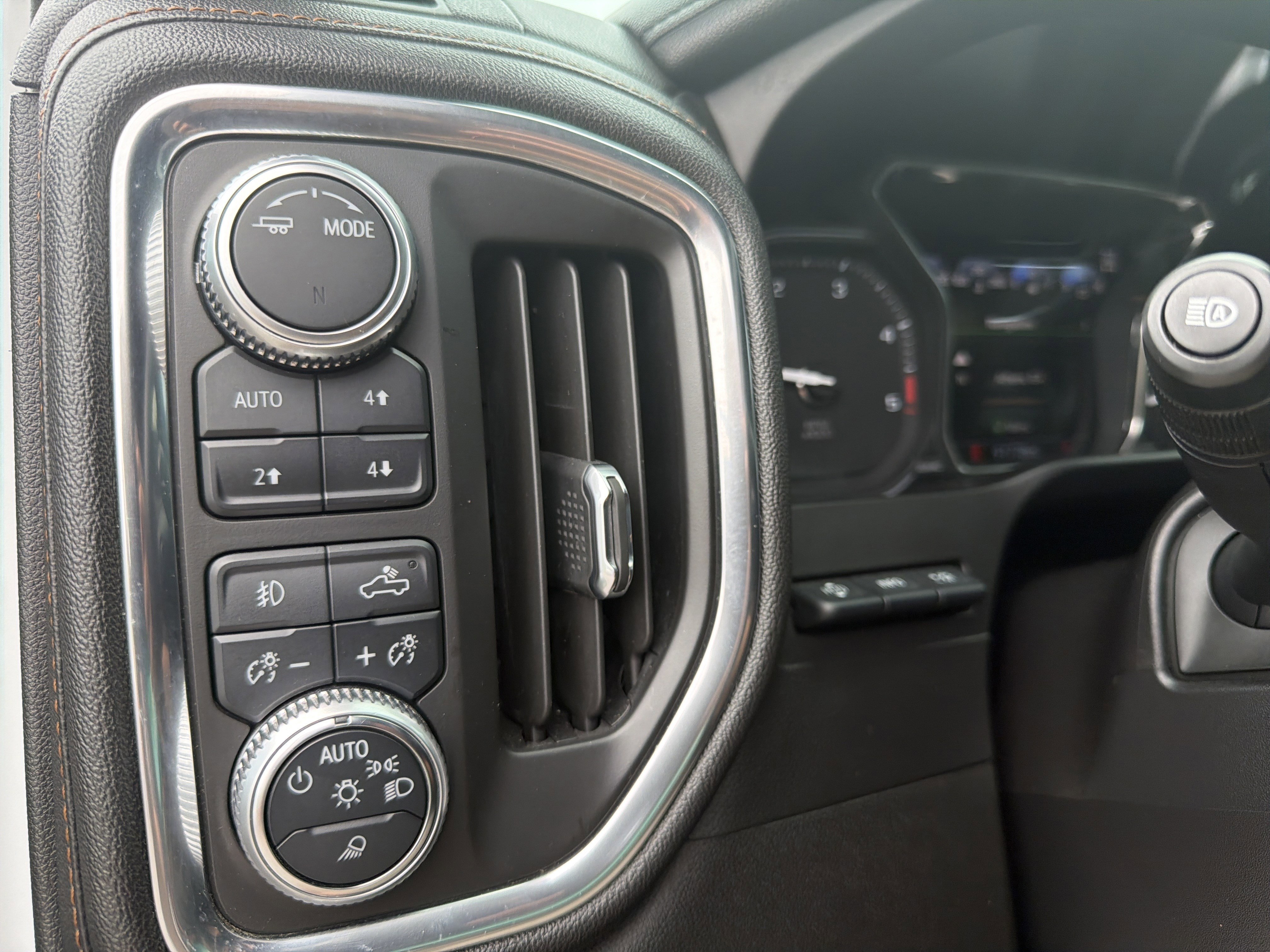 Used 2020 GMC Sierra 2500 AT4 w/ AT4 Premium Package AWD/4WD image 12