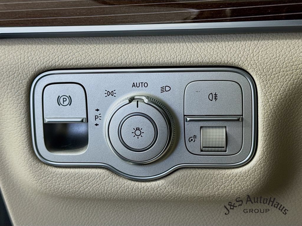 Used 2022 Mercedes-Benz GLE 350 4MATIC w/ AMG Line Exterior image 10