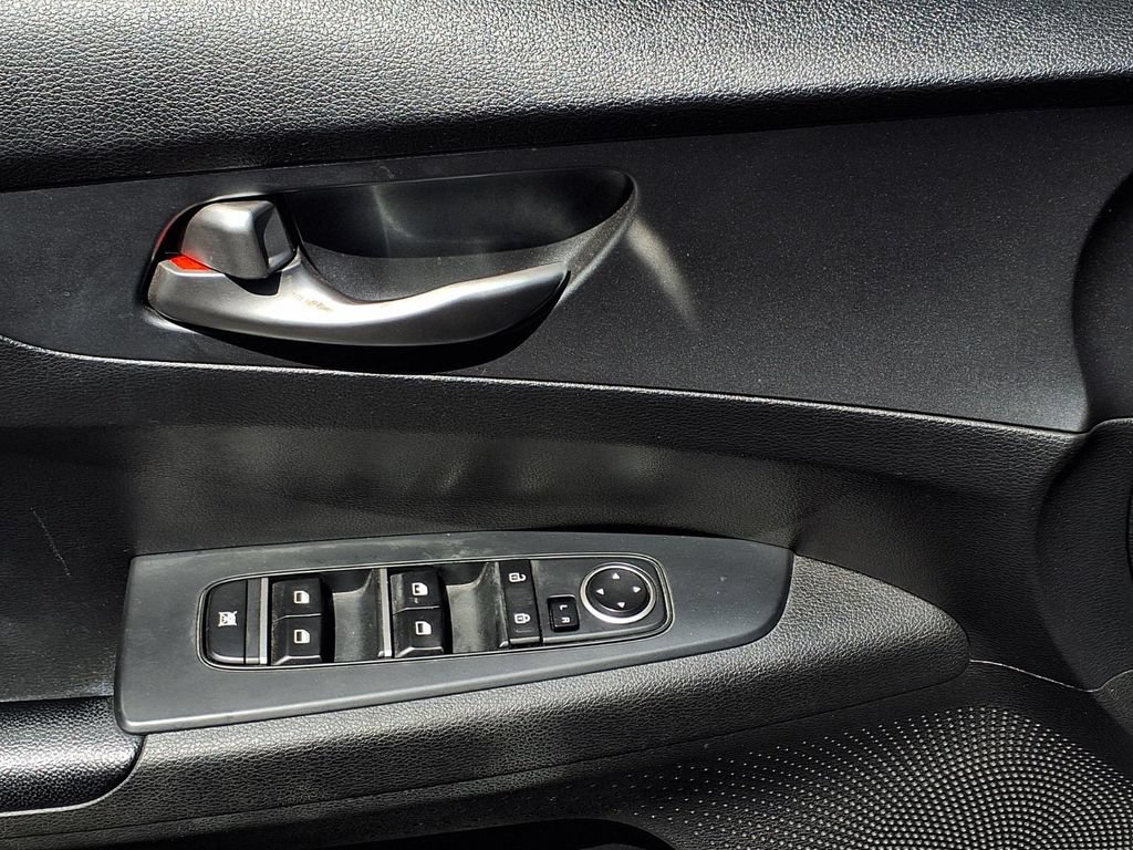 Used 2021 Kia Forte LXS FWD image 18
