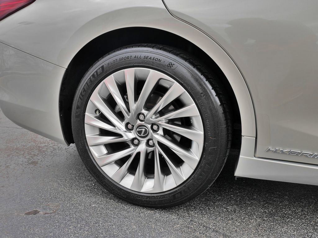 Used 2019 Lexus ES 300h w/ Accessory Package 2 image 9