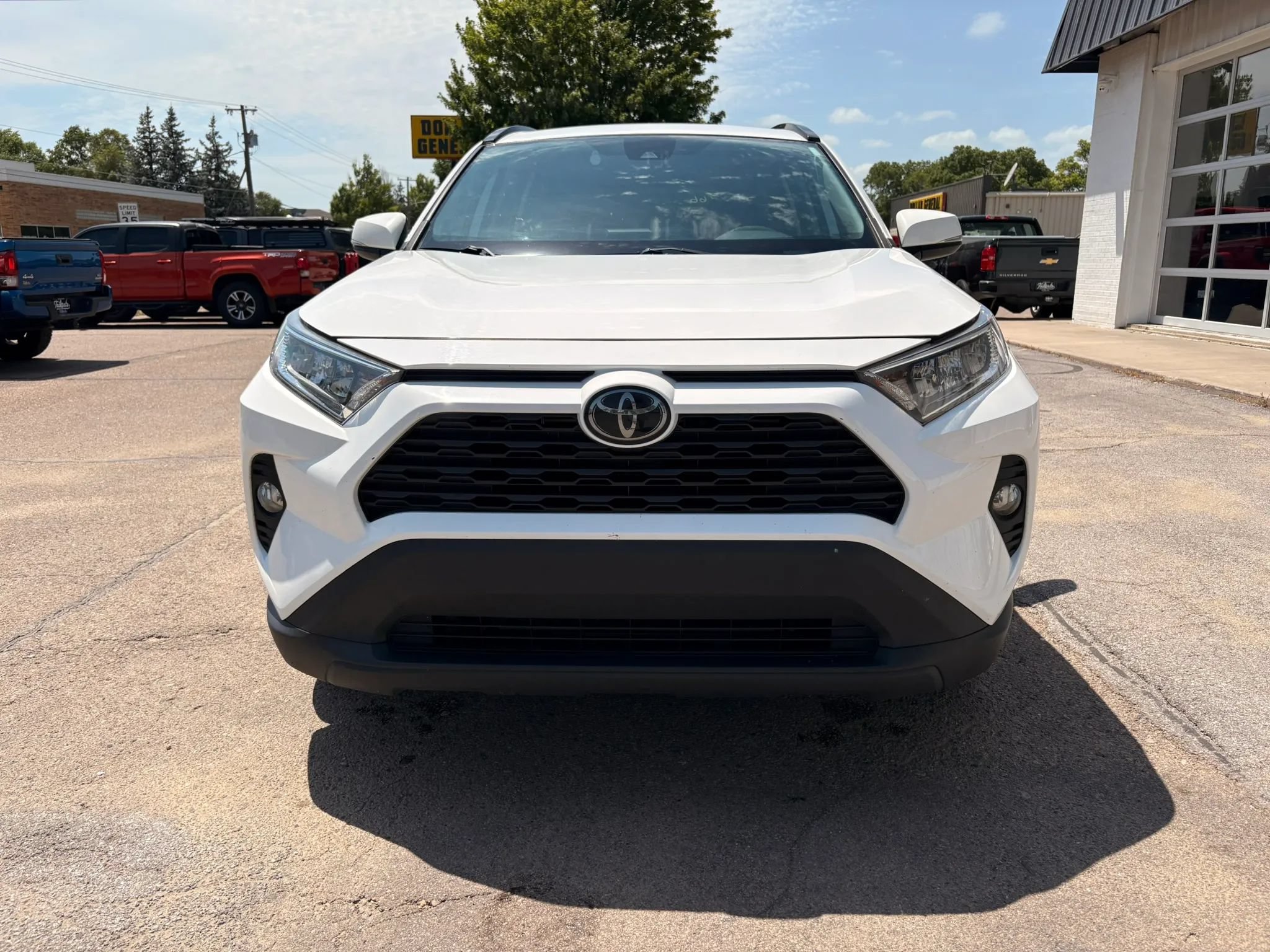 Used 2021 Toyota RAV4 XLE AWD/4WD image 3