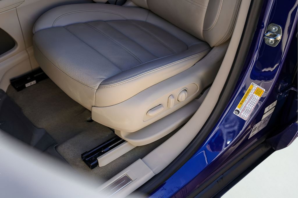 Used 2023 GMC Acadia Denali image 11