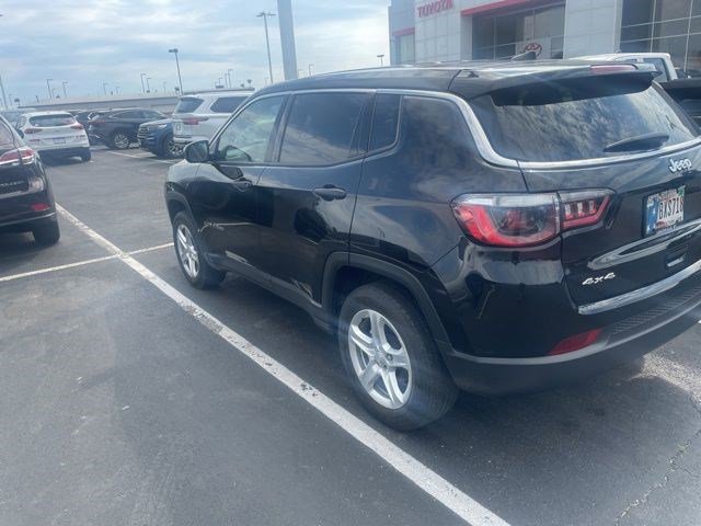Used 2023 Jeep Compass Sport AWD/4WD image 4