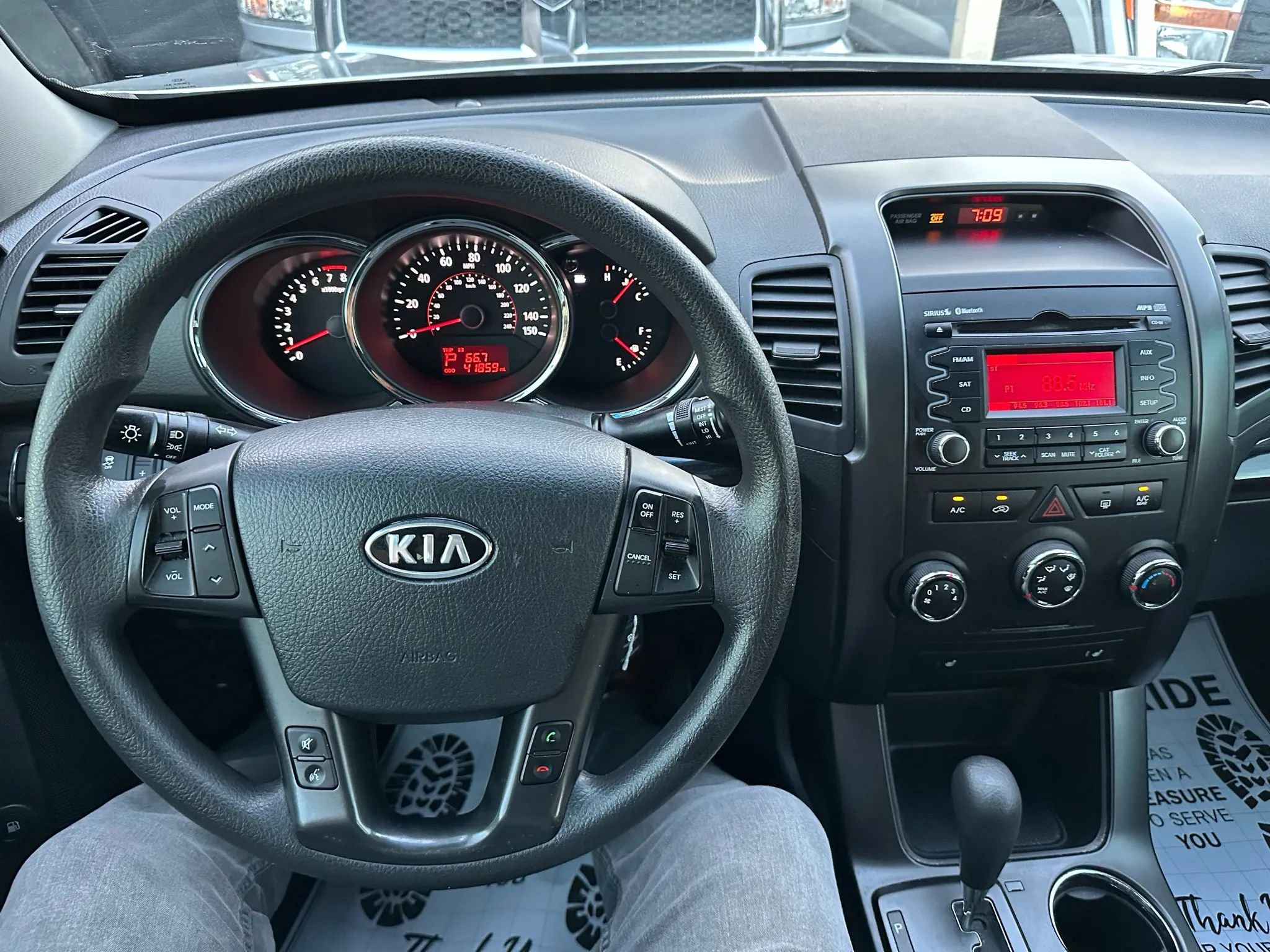 Used 2011 Kia Sorento LX w/ Convenience Pkg FWD image 5