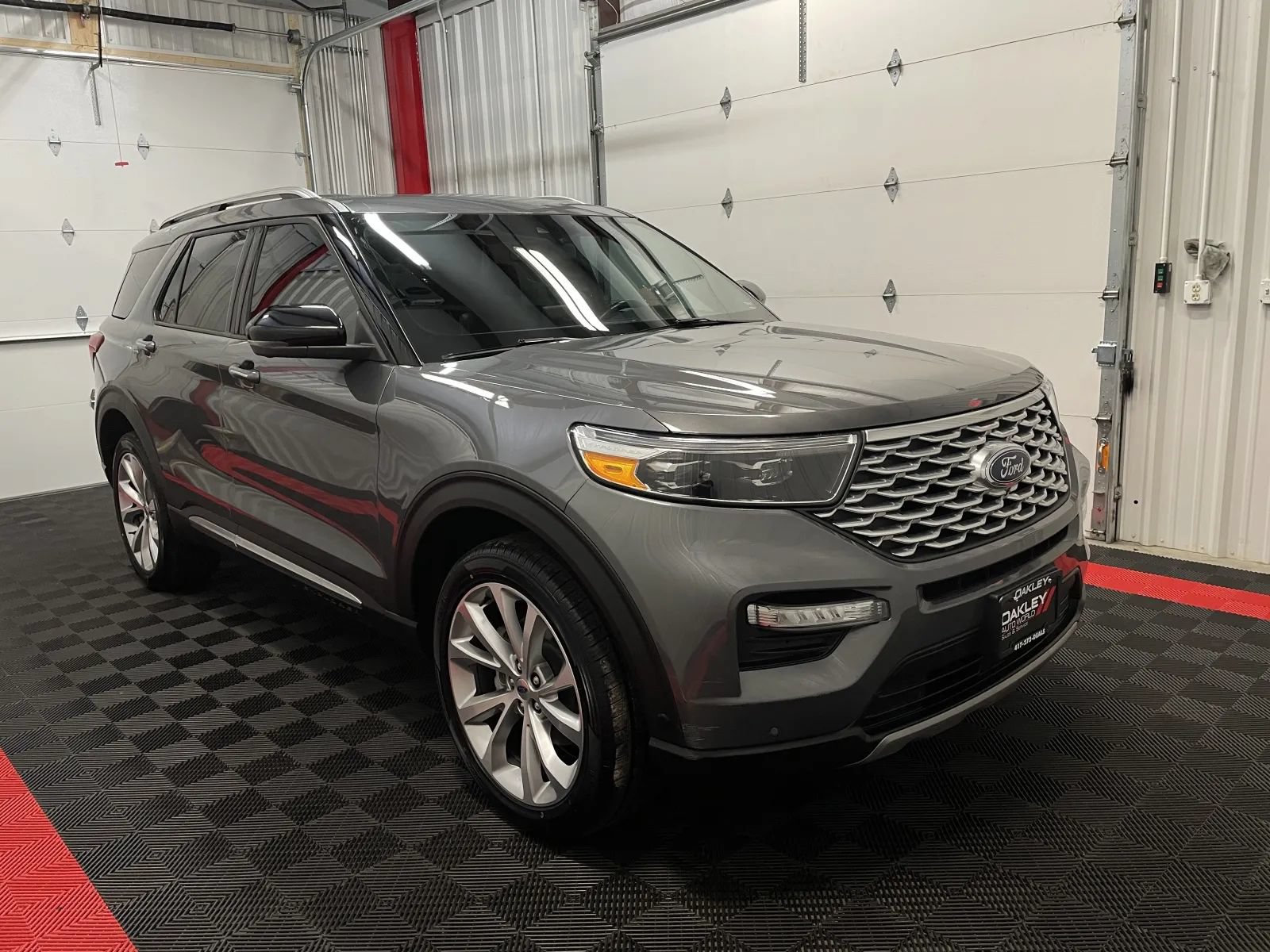 Used 2023 Ford Explorer Platinum w/ Technology Package AWD/4WD image 5