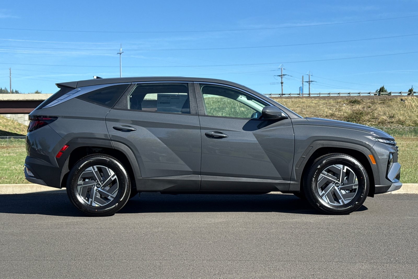 New 2026 Hyundai Tucson Blue SE FWD image 2