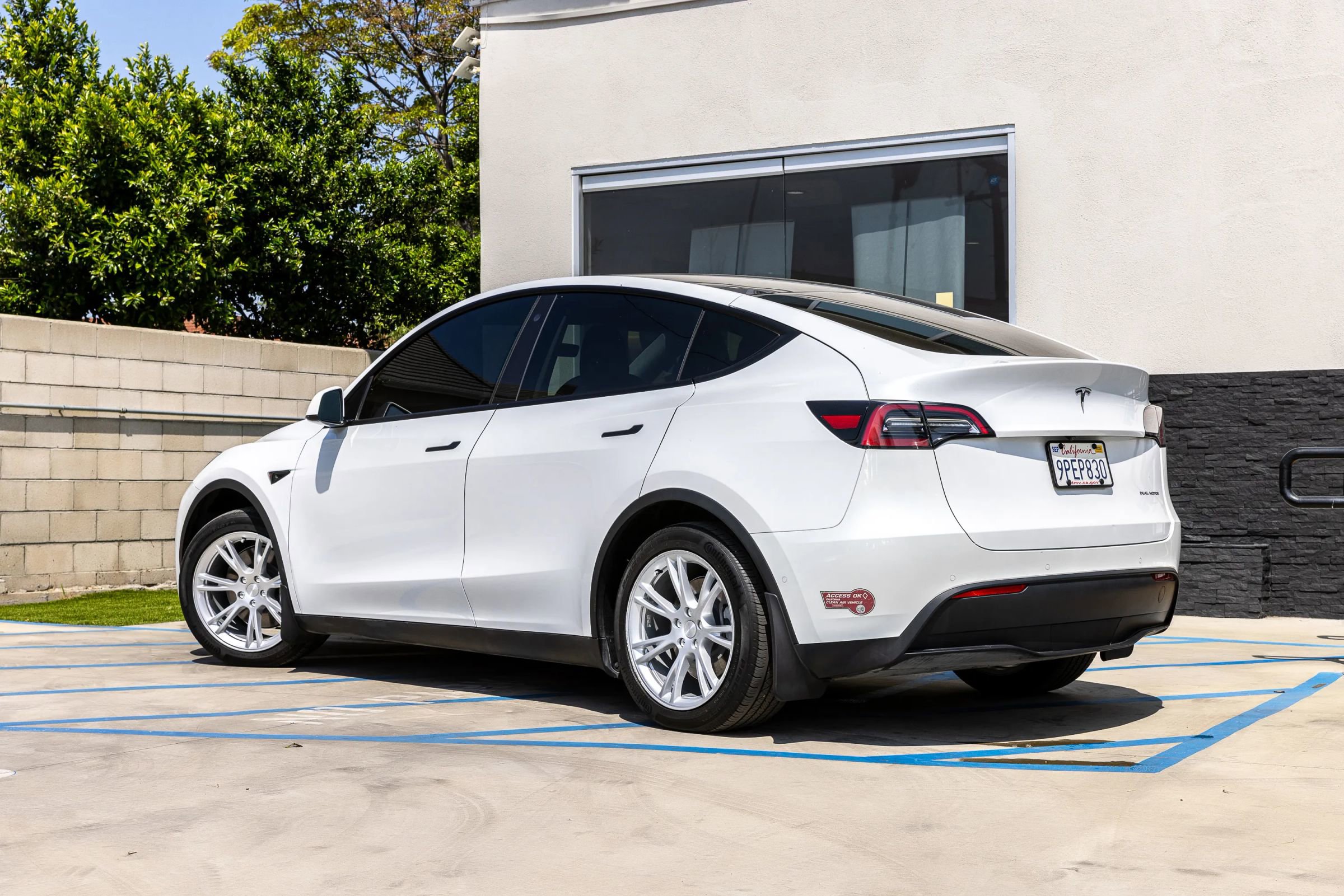 Used 2021 Tesla Model Y Long Range AWD/4WD image 11