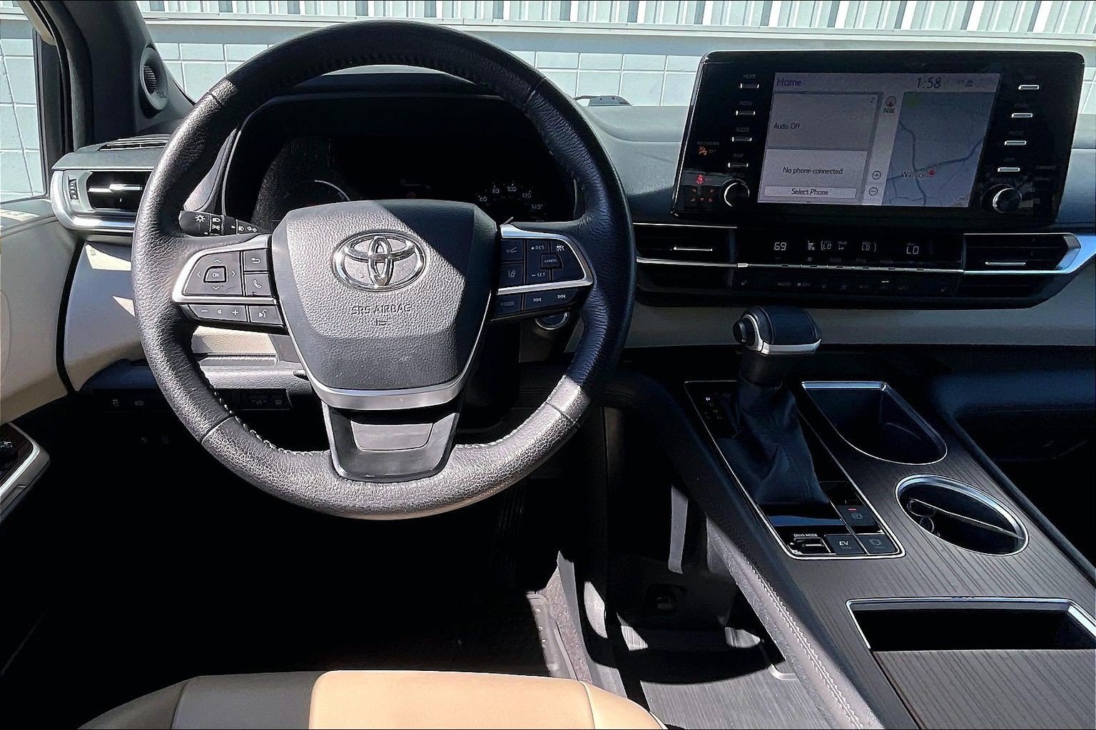 Used 2021 Toyota Sienna XLE w/ XLE Plus Package AWD/4WD image 6