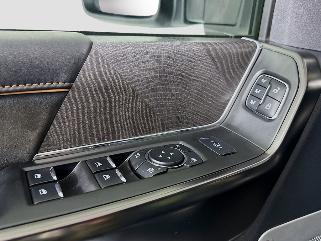 Used 2024 Ford F350 Platinum image 17