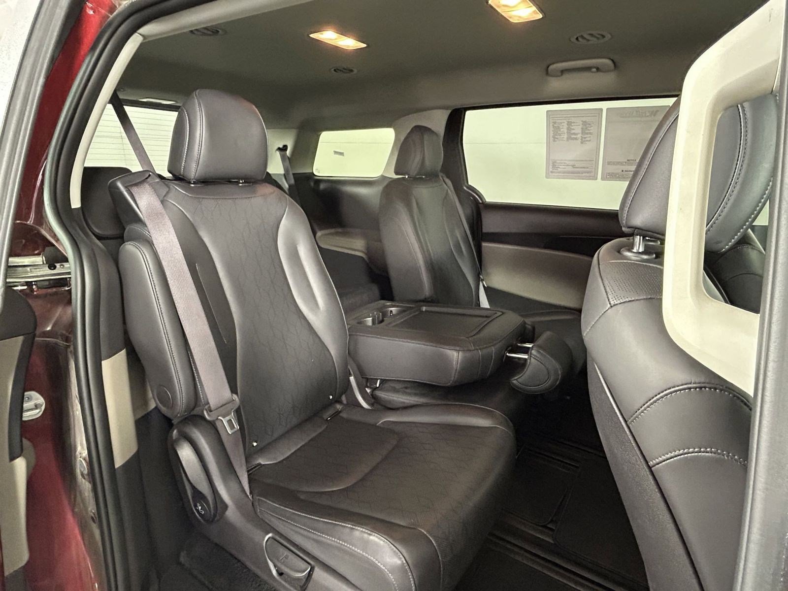 Certified 2025 Kia Carnival LXS image 9