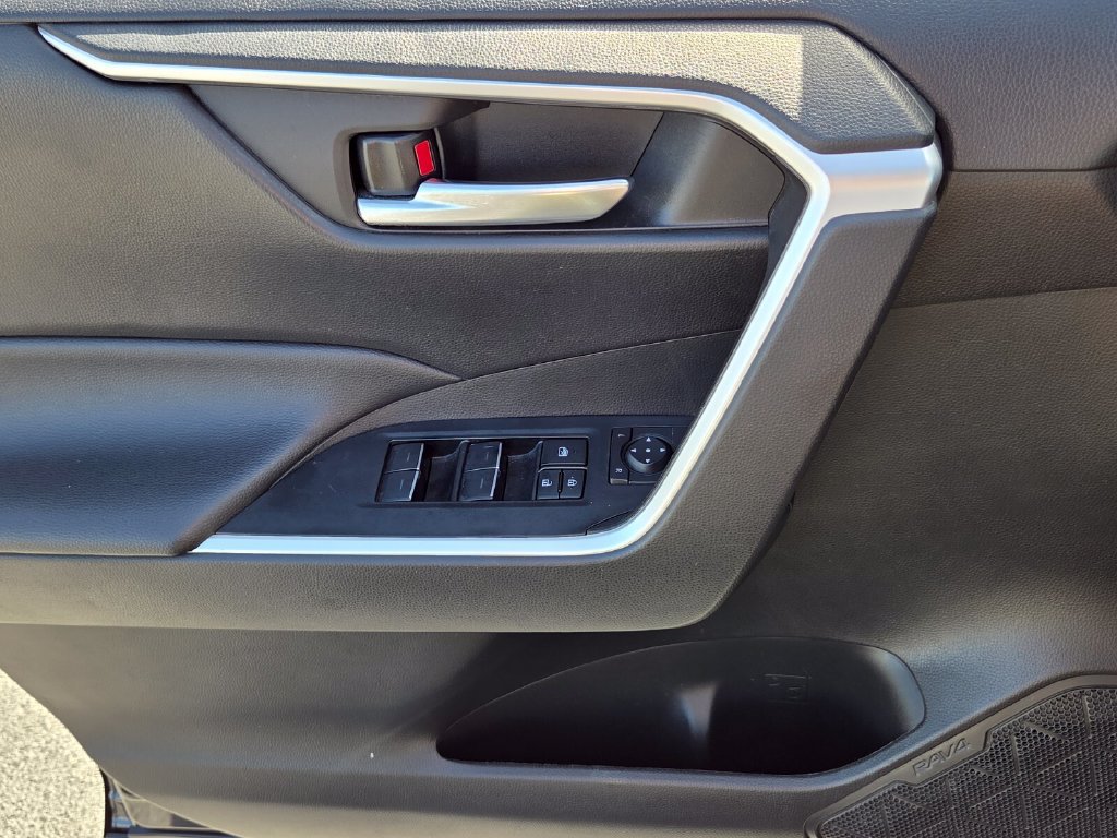 Used 2024 Toyota RAV4 XLE FWD image 27
