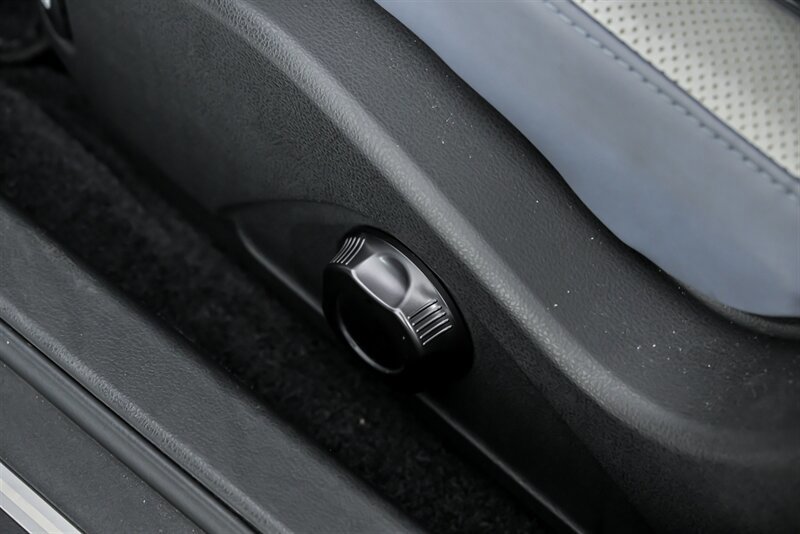 Used 2020 Nissan GT-R Premium AWD/4WD image 26