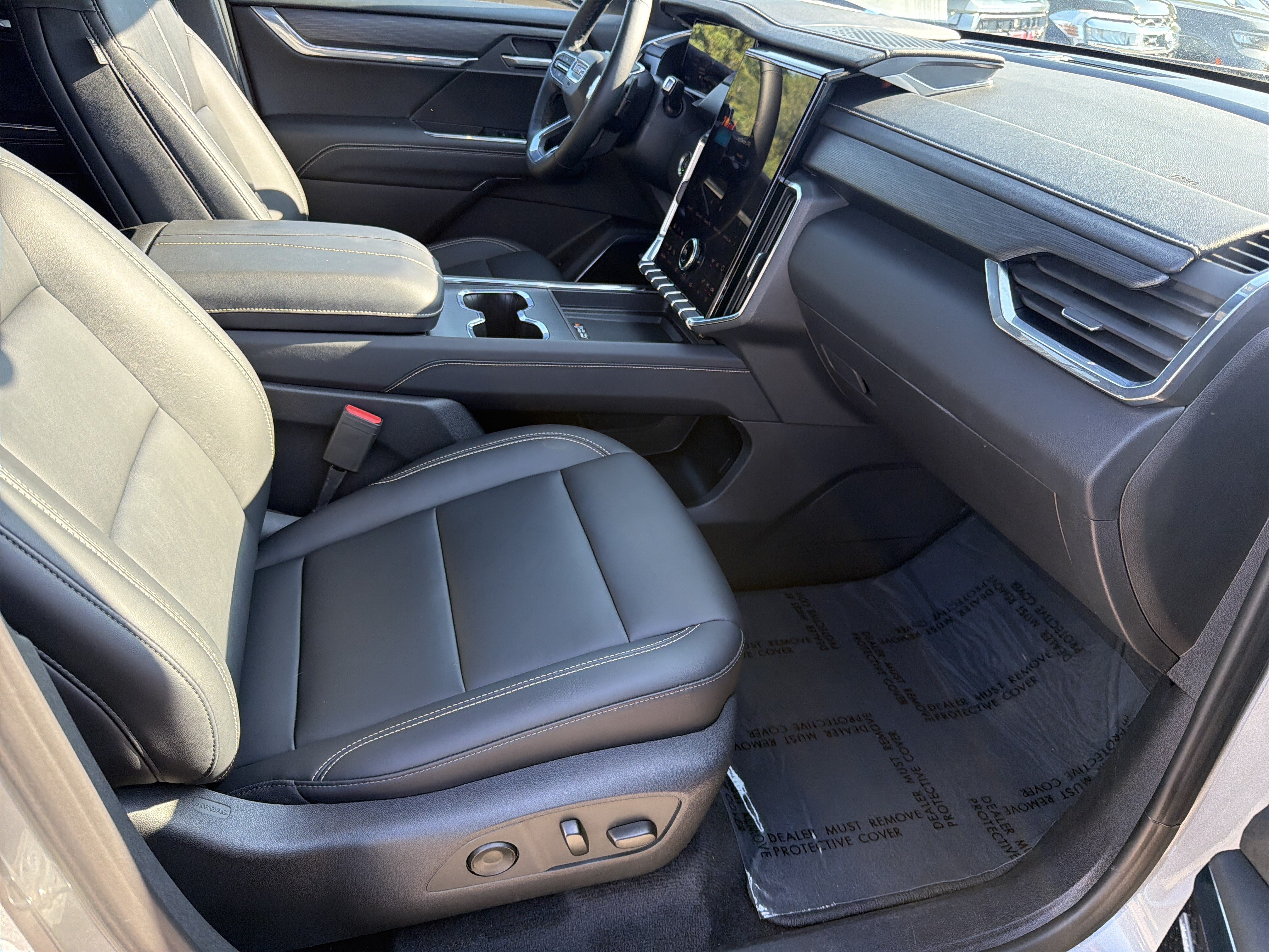 Used 2026 GMC Acadia Elevation w/ Elevation Premium Package FWD image 14