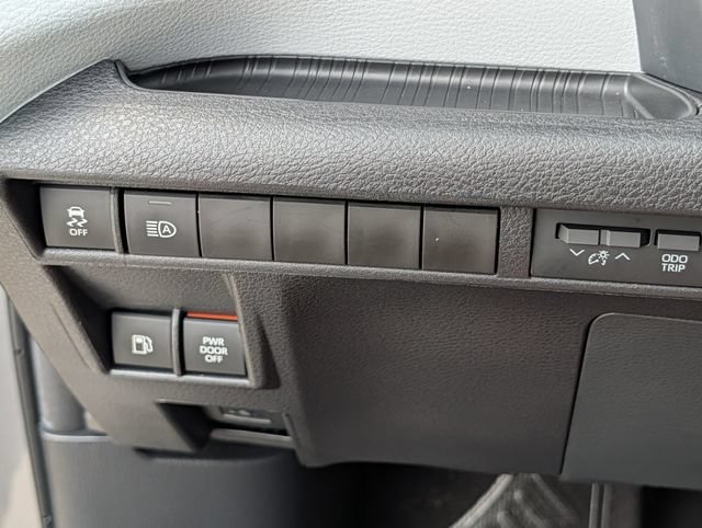 Certified 2026 Toyota Sienna XLE FWD image 22