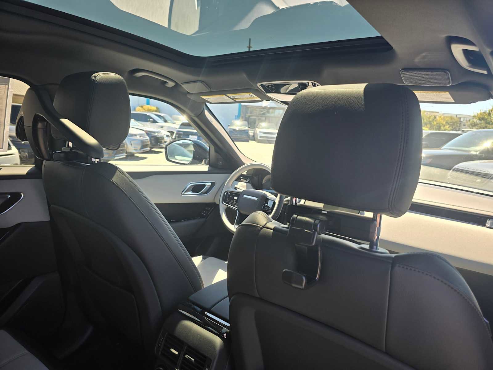 New 2026 Land Rover Range Rover Velar Dynamic SE image 14