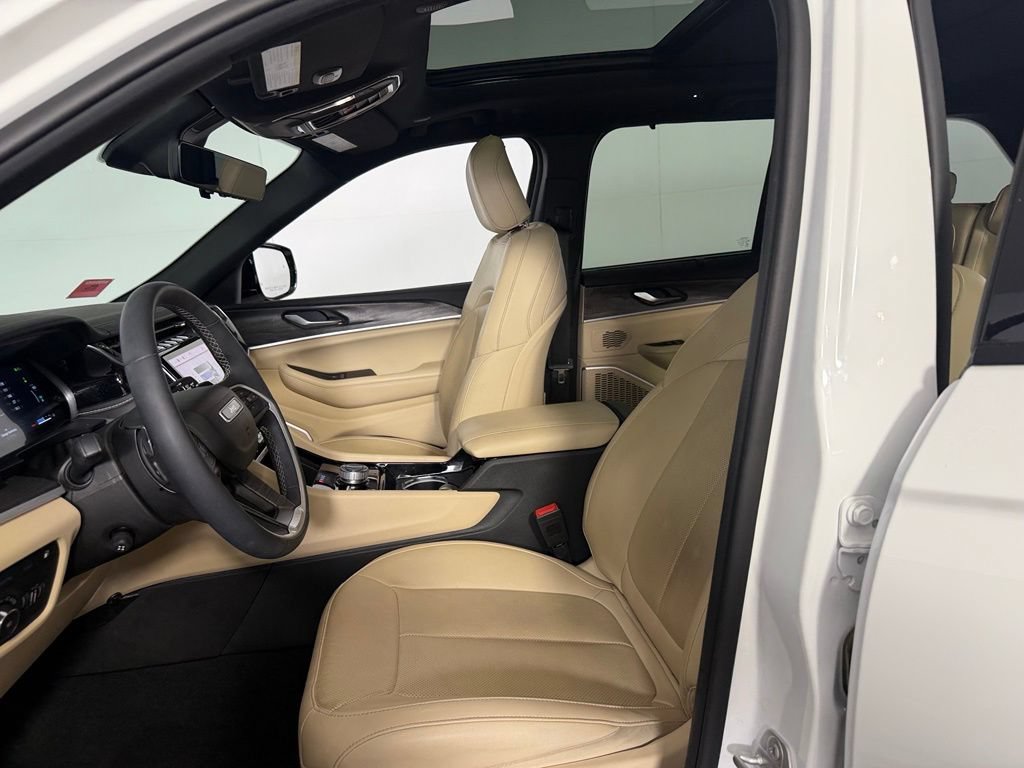 Used 2022 Jeep Grand Cherokee Limited 4xe w/ Luxury Tech Group II AWD/4WD image 21